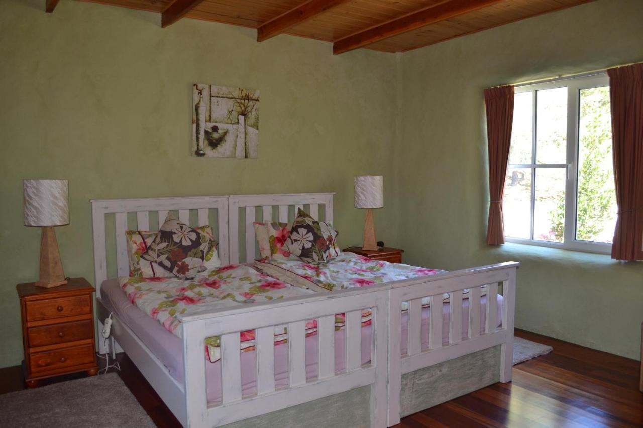 Whispering Spirit Holiday Cottages & Mini Ponies Franklin エクステリア 写真